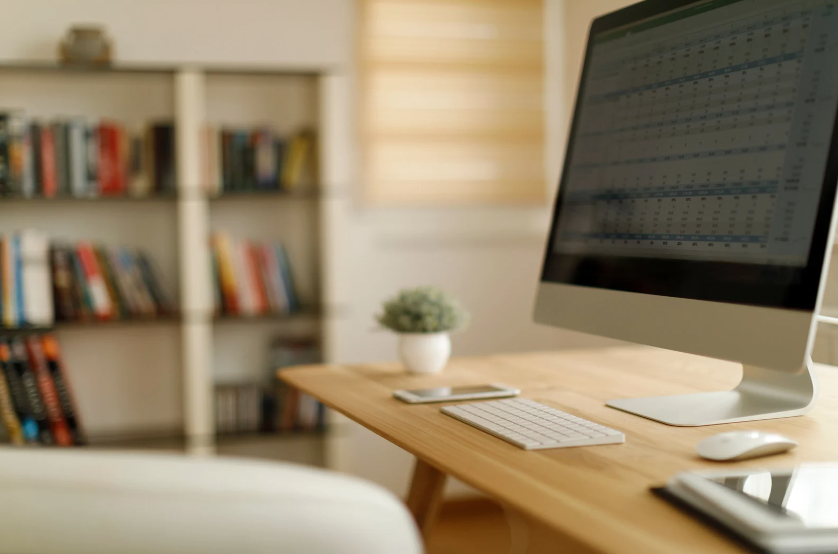 Picture showing a potential desk-set up for receiving degree-level tuition in psychology